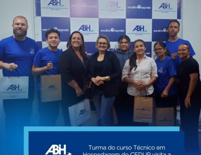 Turma do curso Técnico em Hospedagem do CEDUP visita a ABIH-SC