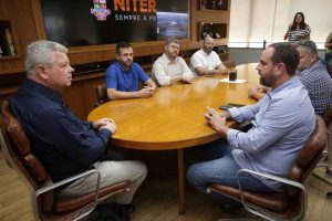 Prefeito de Niterói recebe comitiva da cidade de Bombinhas, em Santa Catarina