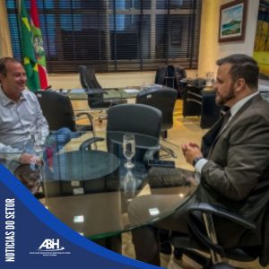 Deputado Lucas Neves e o secretário de Estado do Turismo, Evandro Neiva