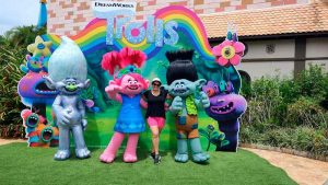 Adultos também amam os trolls e podem bater fotos no beto Carrero