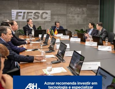 Aznar recomenda investir em tecnologia e especializar turismo para a economia do futuro em SC